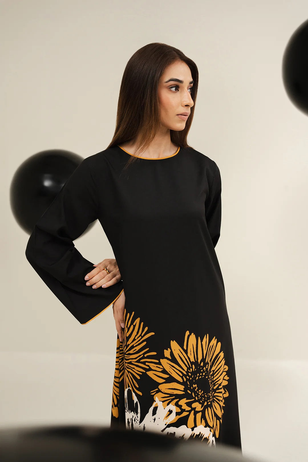 STUNNING BLACK & GOLD FLORAL PRINT DRESS