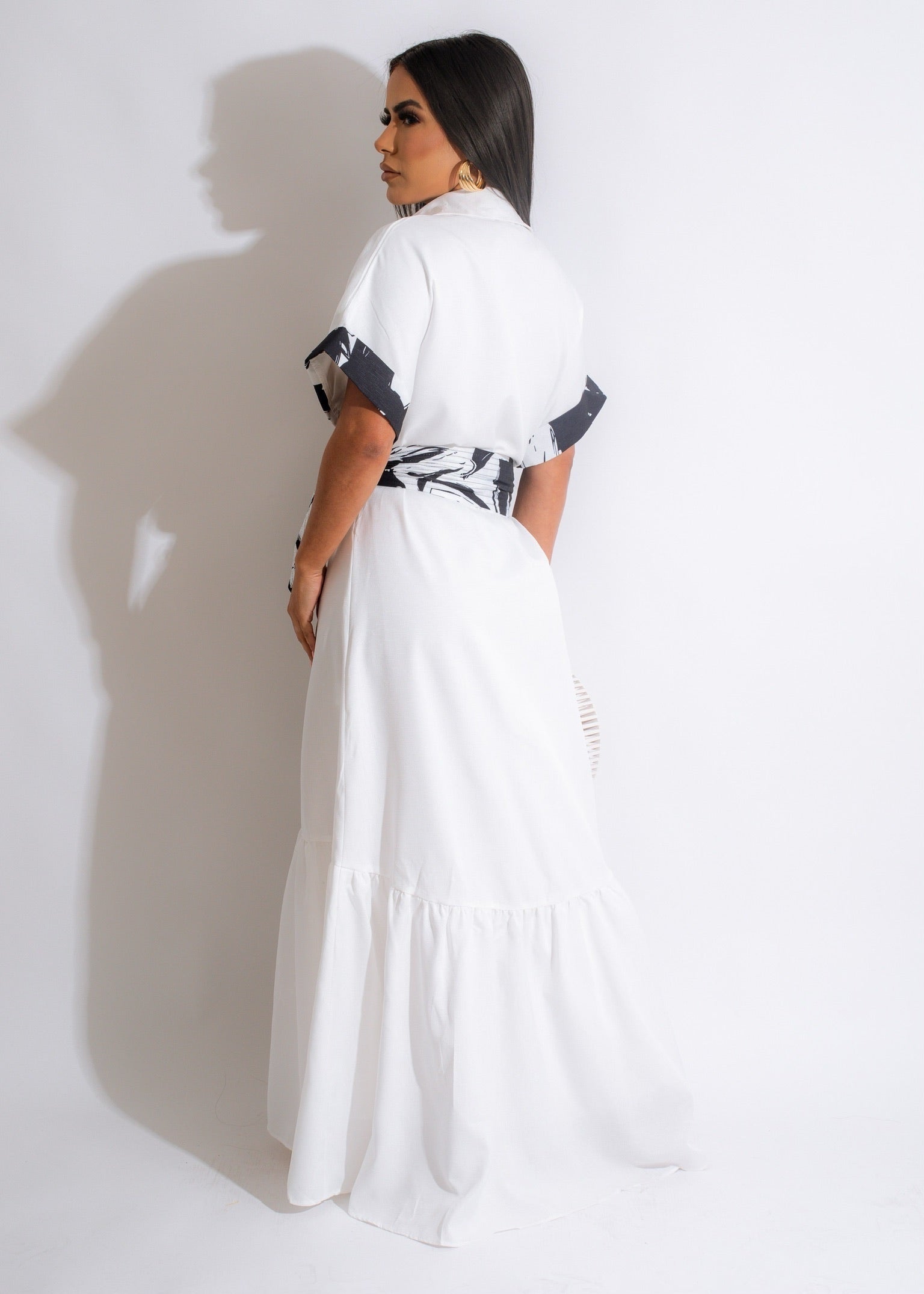 BLACK & WHITE ABSTRACT PRINT MAXI DRESS WITH BELT AND V-NECK Style Mezansh BLACK & WHITE ABSTRACT PRINT MAXI DRESS WITH BELT AND V-NECK Style Mezansh