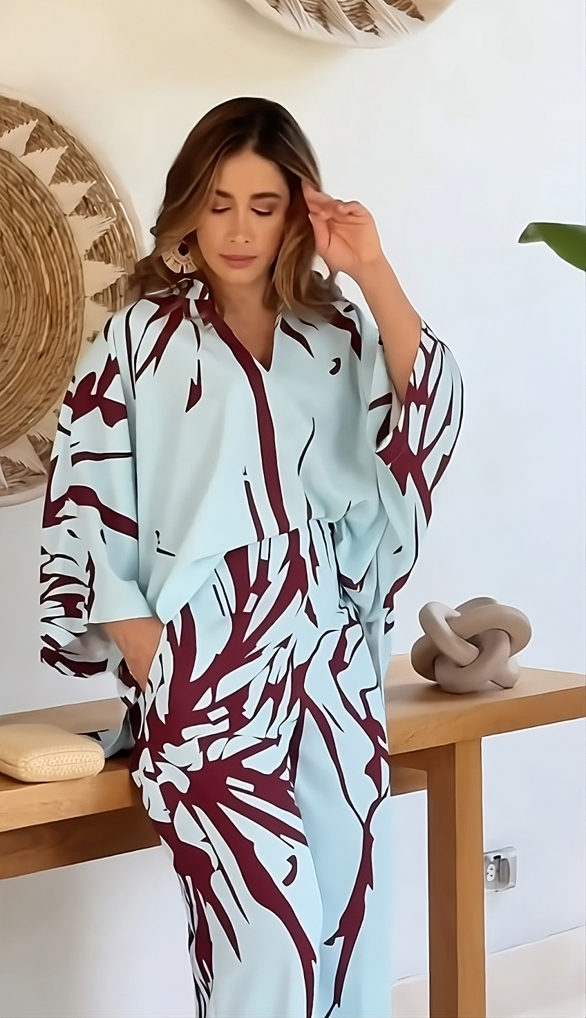 CHIC FLOWING Kaftan SET WITH BOLD ABSTRACT IN SOFT PASTEL TONES