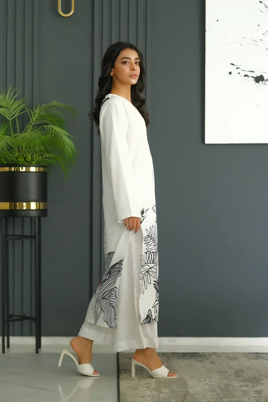 WHITE BOTANICAL V-NECK PREMIUM COORD SET
