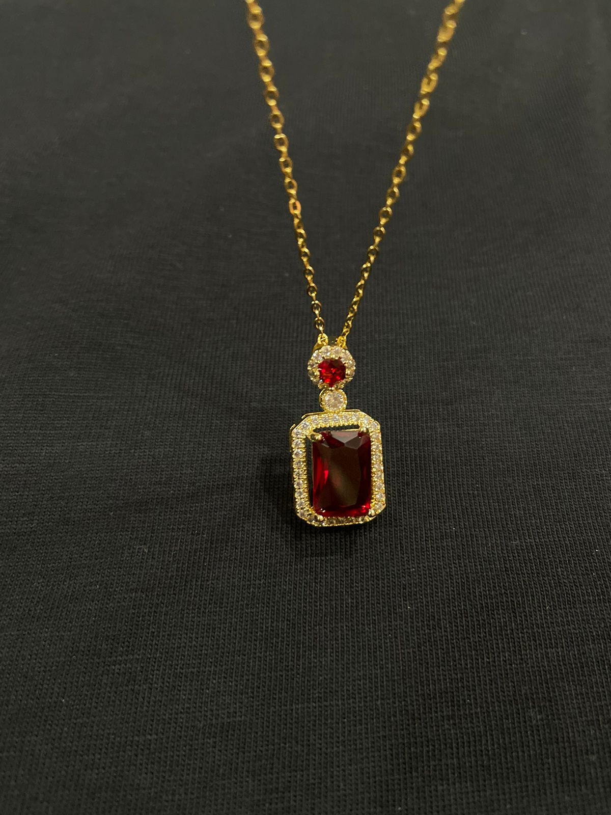 SCARLET RUBY GOLD STONE NECKLACE