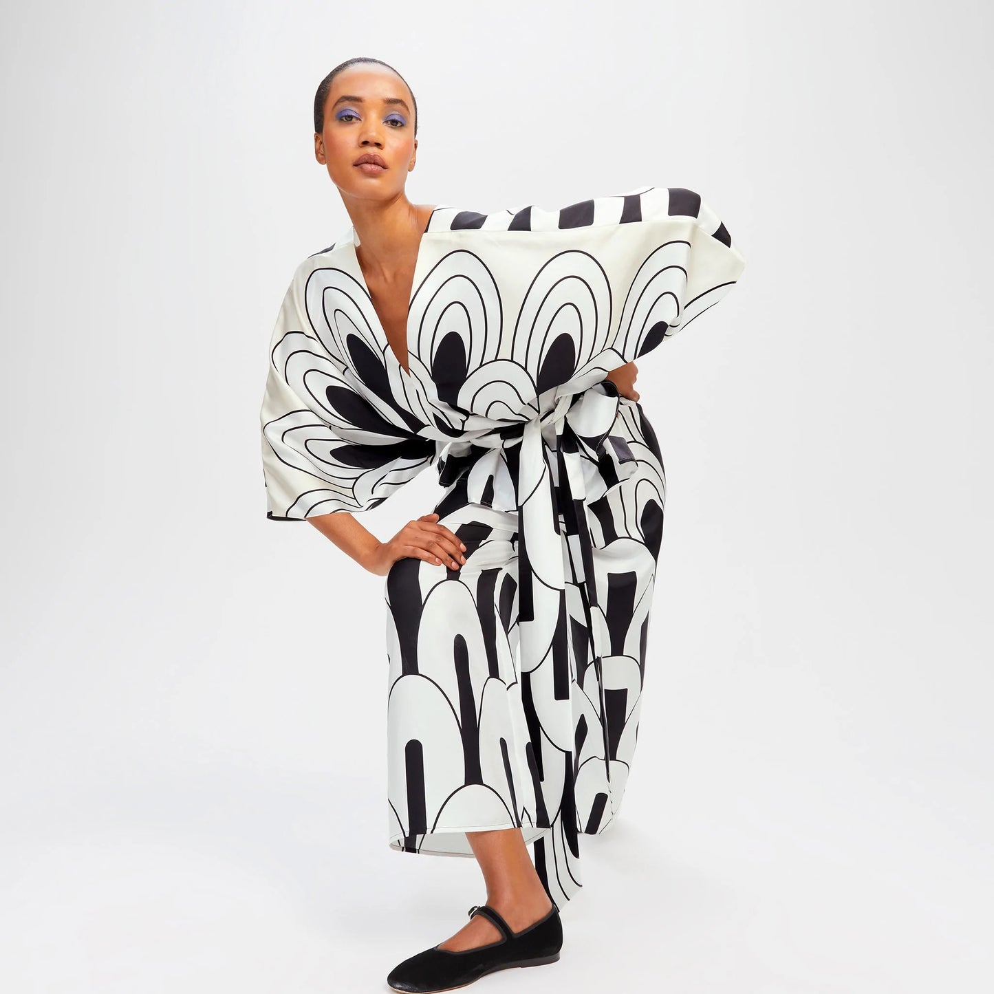 V- NECK BLACK AND WHITE BELT STYLE PLAZO PREMIUM KAFTAN